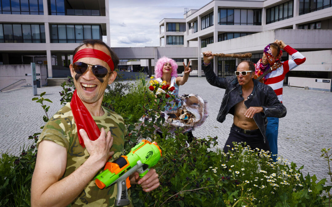 ImproTheater Chamäleon: – „Auf Rosen gebettet – kann Reste von Dornen enthalten”