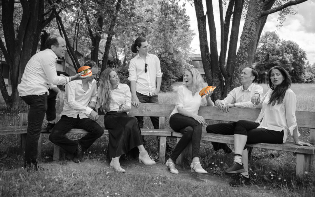 ImproTheater Chamäleon: – “Knackersemmel meets Fischbrötchen – Na Servus, jetzt is’ Alarmstufe Moin!”